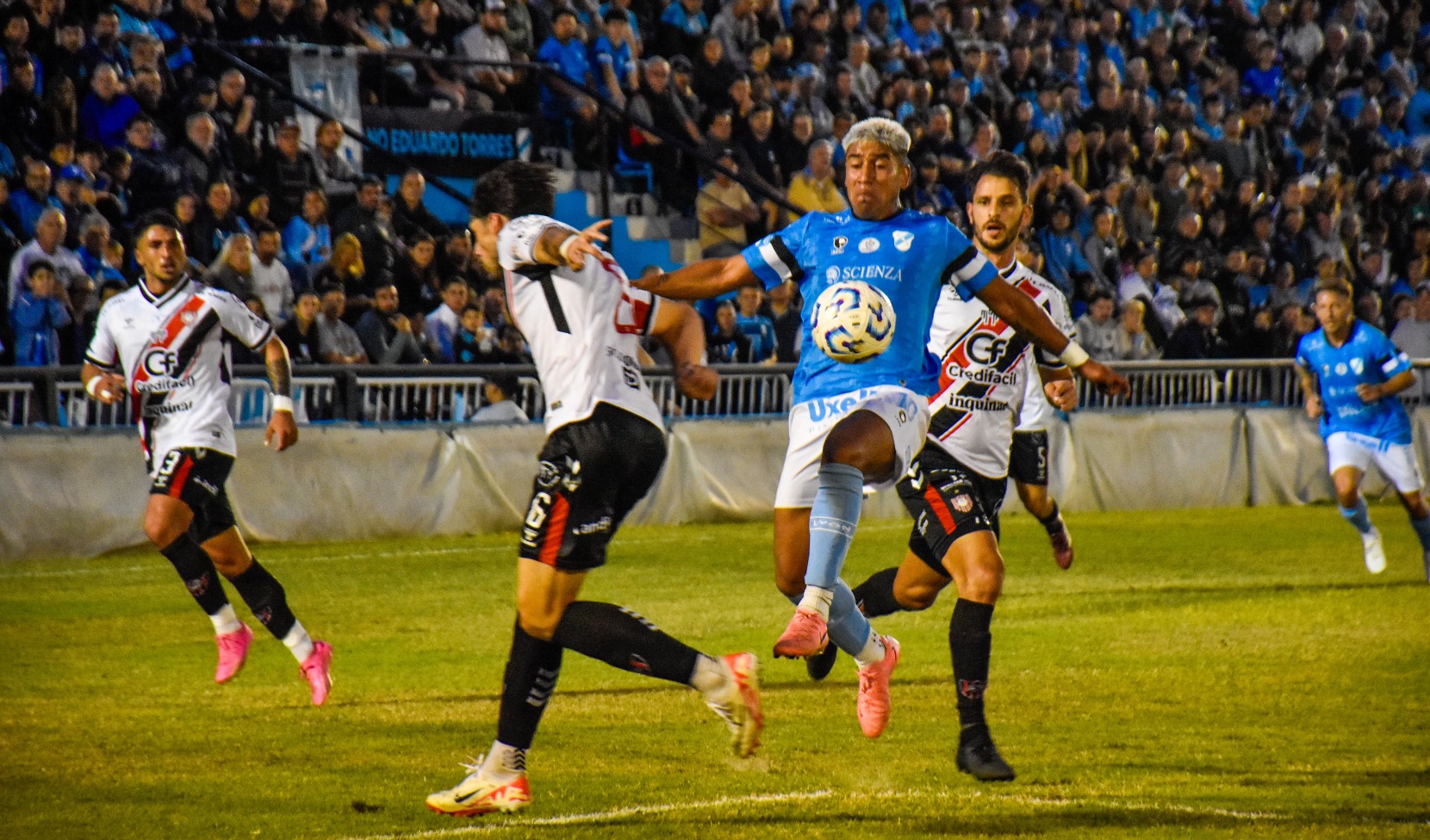 TEMPERLEY CAYÓ EN CASA ANTE CHACARITA